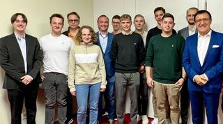 Das Bild zeigt die Vorstandsmitglieder des Stadtverbandes der Jungen Union Bad Mergentheim mit dem Vorsitzenden Maximilian Herz (Siebter von rechts), seinem Stellvertreter Fabian Reitzle zusammen mit dem Vorstandsteam und dem Kreisvorsitzenden der Jungen Union, Sören Döffinger (rechts), CDU-Kreisvorsitzender Prof. Dr. Wolfgang Reinhart (Zweiter von rechts) und dem CDU-Fraktionsvorsitzenden im Gemeinderat, Andreas Lehr (Neunter von rechts).