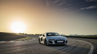 mid Groß-Gerau - Mit dem Sondermodell des neuen Audi R8 Coupe V10 GT RWD läutet Audi das Aus für den Zehnzylinder ein.