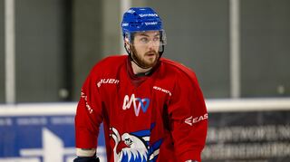Adler-Neuzugang MacInnis hat sich am Freitag beim Spiel gegen Augsburg verletzt.