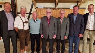 Gruppen-Auszeichnungen: Unser Bild zeigt (von links) Udo Fleck (stellvertretender Obmann), Gerhard Kammleiter, Rudi Mauritz, Helmut Wörrlein, Andreas Halbmann, Josef Wülk und Obmann Julian Scheidel.