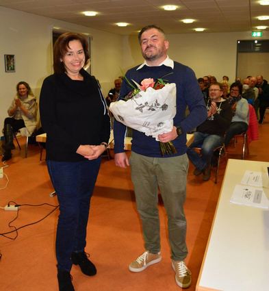Abschied von der langjährigen Schriftführerin Bettina Winkler, rechts Höhefelds Ortsvorsteher Christian Stemmler
