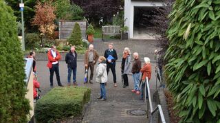 Bei der Ortsbegehung wurden unter anderem die Verbindungstreppen zwischen den einzelnen Straßen begutachtet.