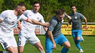 Am 1. Mai dieses Jahres setzte sich der FV Mosbach (weiße Trikots) durch einen Treffer in der Schlussphase mit 1:0 beim FV Lauda durch.