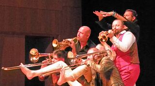 Den fulminanten Auftritt von Mnozil Brass quittierte das Publikum in der Tauberphilharmonie mit Standing Ovations.