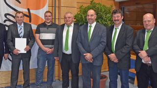 Gastredner bei der 104. Generalversammlung der BAG Creglingen war Peter Hauk, Minister für Ernährung, Ländlichen Raum und Verbraucherschutz (links). Im Beisein des Vorstands wurde für Werner Baumann (Zweiter von links) der Craintaler Simon Neigert (Dritter von links) in den Aufsichtsrat gewählt.