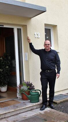 Dr. Heiner Kücherer wird als Leiter der Regionalstelle Evangelische Erwachsenenbildung Odenwald-Tauber in Unterschüpf eingeführt.