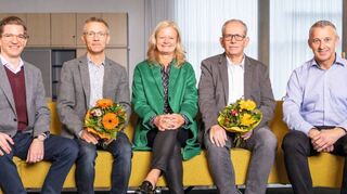 Das Bild zeigt (von links) VS-Geschäftsführer Philipp Müller, Martin Knörzer, Bürgermeisterin Annette Schmidt, Gernot Häfner, Betriebsratsvorsitzender Christoph Greß.