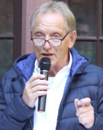 Alfred Bauch, stellvertretender Bürgermeister von Külsheim, bei seiner Begrüßungsansprache.