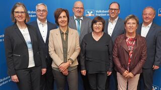 Bei der Volksbank Franken wurden bei einer Feierstunde verdiente Mitarbeiterinnen und Mitarbeiter in den Ruhestand oder die Altersteilzeit verabschiedet.