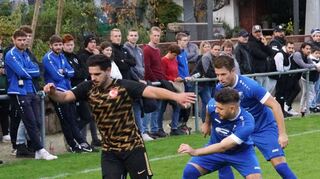 Am Wochenende ist Tabellenführer VfB Reicholzheim (in blau) zwar noch spielfrei. Am Dienstag geht es für die Jungs von Trainer Alex Jesser dann aber zum Spitzenspiel gegen Tauberbischofsheim.