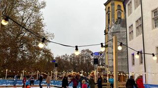 In diesem Winter wird es wieder eine Eisbahn im Äußeren Schlosshof geben.