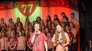 Auf die Bühne gebracht wird die lebhafte Story von einer Live-Band und über 70 Jugendlichen aus ganz Baden-Württemberg, darunter auch einer aus Hardheim, die einen von 37 bundesweit auftretenden Adonia-Projektchören stellen.