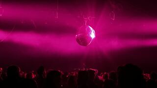 Nach der festlichen Eröffnung darf getanzt werden, ...