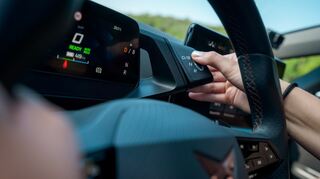 mid Groß-Gerau - Gerade im Fahrschulalltag mit vielen kurzen Strecken und zahlreichen Park- und Grundfahrmanövern kann das E-Auto seine Stärken ausspielen.