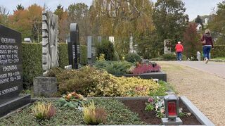 Grablampen, Weihwasserbehälter aber auch Blumen werden immer wieder auf dem Friedhof entwendet. Oft überwiegt der emotionale Schaden den finanziellen Verlust.