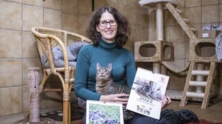 Mit tierischen Tierheim-Kalendern für 2023 sollen weitere Spendeneinnahmen für den Neubau erzielt werden.