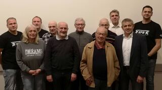 Der VfB Boxberg/Wölchingen ehrte bei der Generalversammlung langjährige Mitglieder: Markus Oertel, Claudia Brand, Elmar Brand, Manfred Konieczny, Werner Frank, Klaus Fischer, Klaus Britsch, Friedhelm Uhrig, Jochen Oertel (Vorstand), Jürgen Umminger (Sportkreisvorsitzender), Goran Grujic (Vorstand).