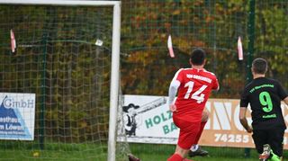 Vor allem während des ersten Durchgangs ging es im Landesliga-Derby zwischen dem TSV Rosenberg und dem TSV Oberwittstadt zur Sache. Am Ende setzte sich der Heim-TSV knapp, aber nicht unverdient mit 1:0 durch.