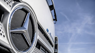 Der Absatz von Fahrzeugen ist bei Daimler Truck gegenüber dem Vorjahreszeitraum um 27 Prozent auf 134 972 Stück geklettert.