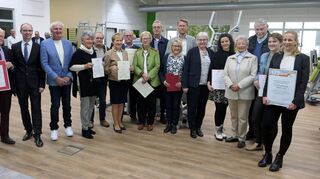 Neben vielen Glückwünschen und Lob gab es beim Empfang zum Vereinsjubiläum des TV Wertheim auch Ehrungen für Treue und Engagement.
