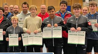 Die Sieger der Konkurrenzen Jungen 19, Mixed sowie Senioren.