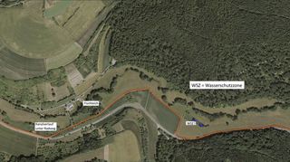 Trassenverlauf im Überblick: Der geplante Radweg führt künftig von Markelsheim kommend die ersten 800 Meter direkt neben der Kreisstraße entlang. Im Anschluss führt er auf den bereits asphaltierten Feldweg am Fischteich zur Trasse eines Grasfeldwegs. Aufgrund diverser Schutzgebiete und der Wasserschutzzonen wird der Radweg nach rund 800 Metern erneut parallel zur K 2888 geführt.