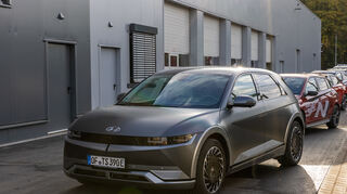 mid Hösbach - Der Hyundai Ioniq 5 mit 800 Volt Technik ist eines der zu schulenden Objekte.