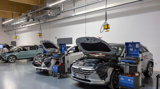 mid Hösbach - Moderne Werkstattarbeitsplätze lassen spezielle Trainings zu.