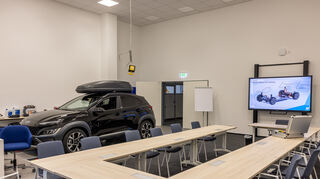 mid Hösbach - Geteilte Bereiche sind auch möglich, hier ein Werkstattabteil verbuden mit einem Schulungsraum, Theorie und Praxis Seite an Seite.