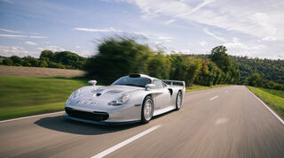 mid Groß-Gerau - Startschuss: Mit dem Porsche 911 GT1 startet bei Porsche 1997 eine neue Sportwagen-Tradition.
