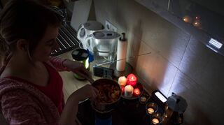 Bei einem Stromausfall muss man auch in der Küche improvisieren.
