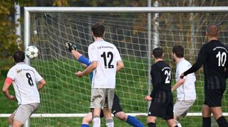 Das war nichts: Für den TSV Tauberbischofsheim (in Schwarz) gab es am vergangenen Wochenende die erste Niederlage der laufenden Spielzeit. Gegen Welzbachtal muss man wieder in die Erfolgsspur zurückfinden.