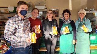 Im Tafelladen freute man sich sehr über die gespendeten Martinsgänse der Beruflichen Schule für Ernährung, Pflege und Erziehung.