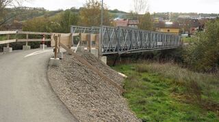 Die Behelfsbrücke über die Tauber muss zurückgebaut werden. Es wird jedoch nach Alternativen gesucht – nun ist der Weikersheimer Gemeinderat am Zug.