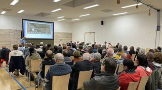 Gut besucht war die Bürgerversammlung in der Taubertalhalle Elpersheim. Hauptthema war die Zukunft der Behelfsbrücke.