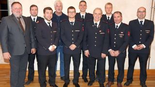 Das Bild zeigt die neuen Abteilungskommandanten von Oberwittstadt, Erlenbach und Ballenberg zusammen mit den seitherigen verabschiedeten Kommandanten sowie Bürgermeister Ralf Killian. (links).