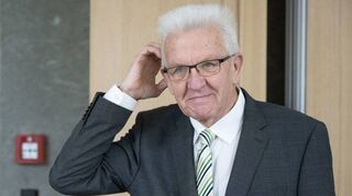 „Wir sind keine Dienst- und Rechtsaufsicht eines anderen Ministeriums“, sagte Winfried Kretschmann in der Befragung.