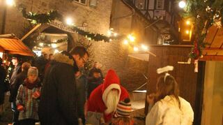 Der Creglinger Weihnachtsmarkt vom 25. bis 27. November steht wieder unter dem Motto „Sternenzauber an der Tauber“.
