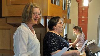 Mitwirkende beim Benefizkonzert sind unter anderem (von rechts) Anne Spinner (Orgel und Sopran), Regina Schurk (Sopran) und Anita Spinner (Alt).