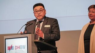 Das Bild zeigt Campus-Leiter Professor Seon-Su Kim und Prof. Gabi Jeck-Schlottmann, die Rektorin der DHBW Mosbach.