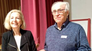 Dekanin Renate Meixner dankte Pfarrer i.R. Peter Keßler für seinen langjährigen Dienst als Pressepfarrer des evangelischen Kirchenbezirks Weikersheim.