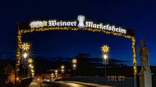 Premiere hatte die neue Weihnachtsbeleuchtung des Tourismusvereins auf der  Tauberbrücke. Unterstützt wurde das Projekt aus dem Mergentheimer Bürgerbudget und mit einer Volksbank-Spende.