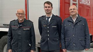 Große Bereitschaft zur Weiterbildung bei der Feuerwehr in Limbach: Die Bilder zeigen die Ausbildung zum Maschinisten und Truppmann (oben), zum Gruppenführer (unten links) und die Absolventen des Feuerwehrführerscheins (unten rechts).