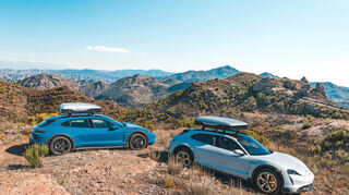 mid Groß-Gerau - Das neue Dachzelt von Porsche "Tequipment" ist beim Transport in einem Hardcase untergebracht.