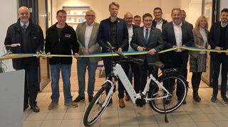 Über die Eröffnung der Mobilitätszentrale im Wertheimer Bahnhof freuten sich am Dienstag alle Projektpartner.