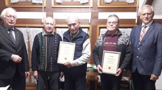 Die Geehrten: (von links) Wolfgang Runge, Gerhard Zimmermann, Josef Uihlein (65 Jahre) Hans Rückert (50 Jahre) und Ingbert Steinam.