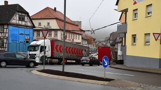 Etwa drei Millionen Fahrzeuge bewegen sich jährlich auf der B 27 durch Hardheim. Ob sie bald nur noch 30 Stundenkilometer fahren dürfen, ist weiter offen.