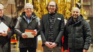 Caritasratsvorsitzender, Vorstand und Geehrte: Pfarrer Ralph Walterspacher, Alfred Beetz, Erhard Sack, Bastian Weippert und Michael Müller.