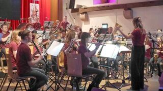 Die Miniband, Magier Norman Kempe und Musicalsängerin June Weber sorgten für beste Unterhaltung.