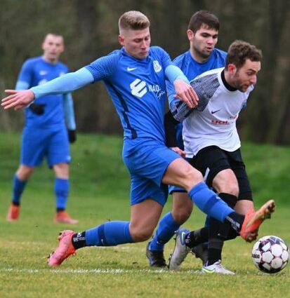 Fast schon sensationell mit 8:2 siegte Hainstadt beim Tabellenführer SV Osterburken (in Blau).